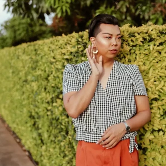 ‼️ NAME YOUR PRICE /// DONATING THU 5/11 ‼️
 Madewell Short-Sleeve Wrap Top - Picture 6 of 6